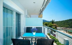 Tarsa'S House By The Sea